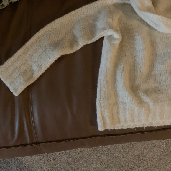 Vince Cozy Alpaca White Cowl Neck Sweater - Picture 3 of 4